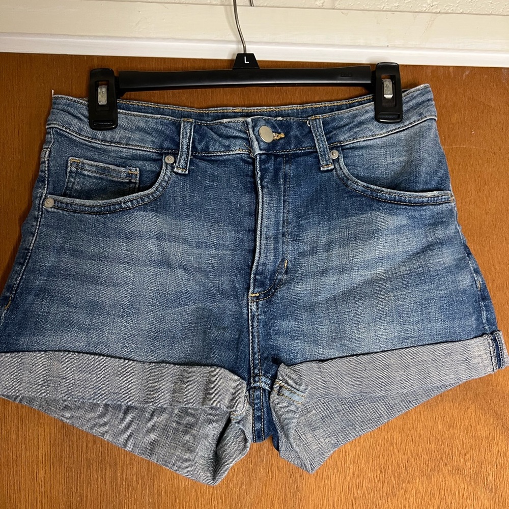 H&M women’s jean shorts